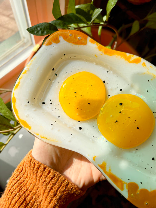 Fused Glass Rolling Tray 005 Fried Egg with Salt & Pepper